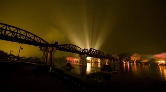 「クウェー川鉄橋週間」ショー